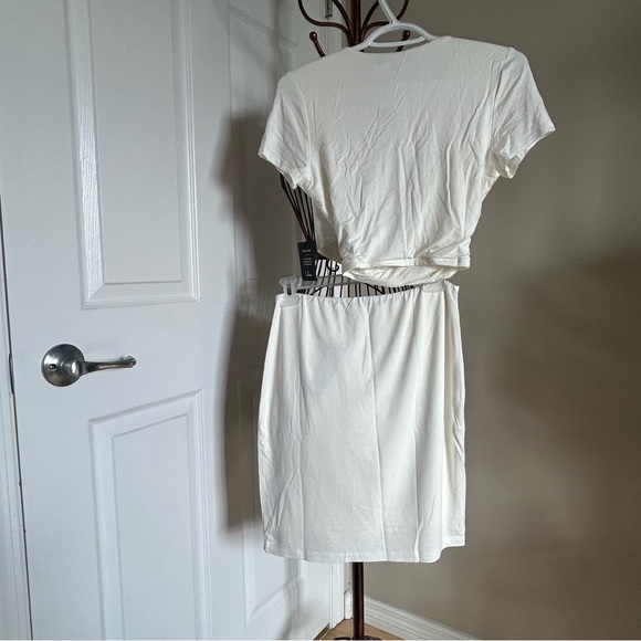 ⭐️ NWT Lulus Two Piece Cropped Surplice Top & Mini Skirt Set ⭐️ - Picture 7 of 13